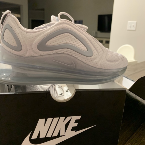 Nike Air max 720 wolf grey brand new in box. - Picture 4 of 9